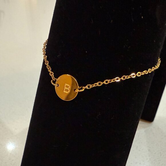 18k Gold Plated Dainty Anklet Bracelet with "B" Initial - Picture 3 of 7